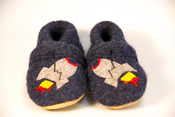 Haflinger-babypantoffel-Juri-merinowol-jeans